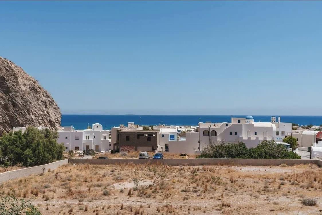 Santorini Seaside Retreat - Flora'S Summer Escape Perissa  Exterior photo