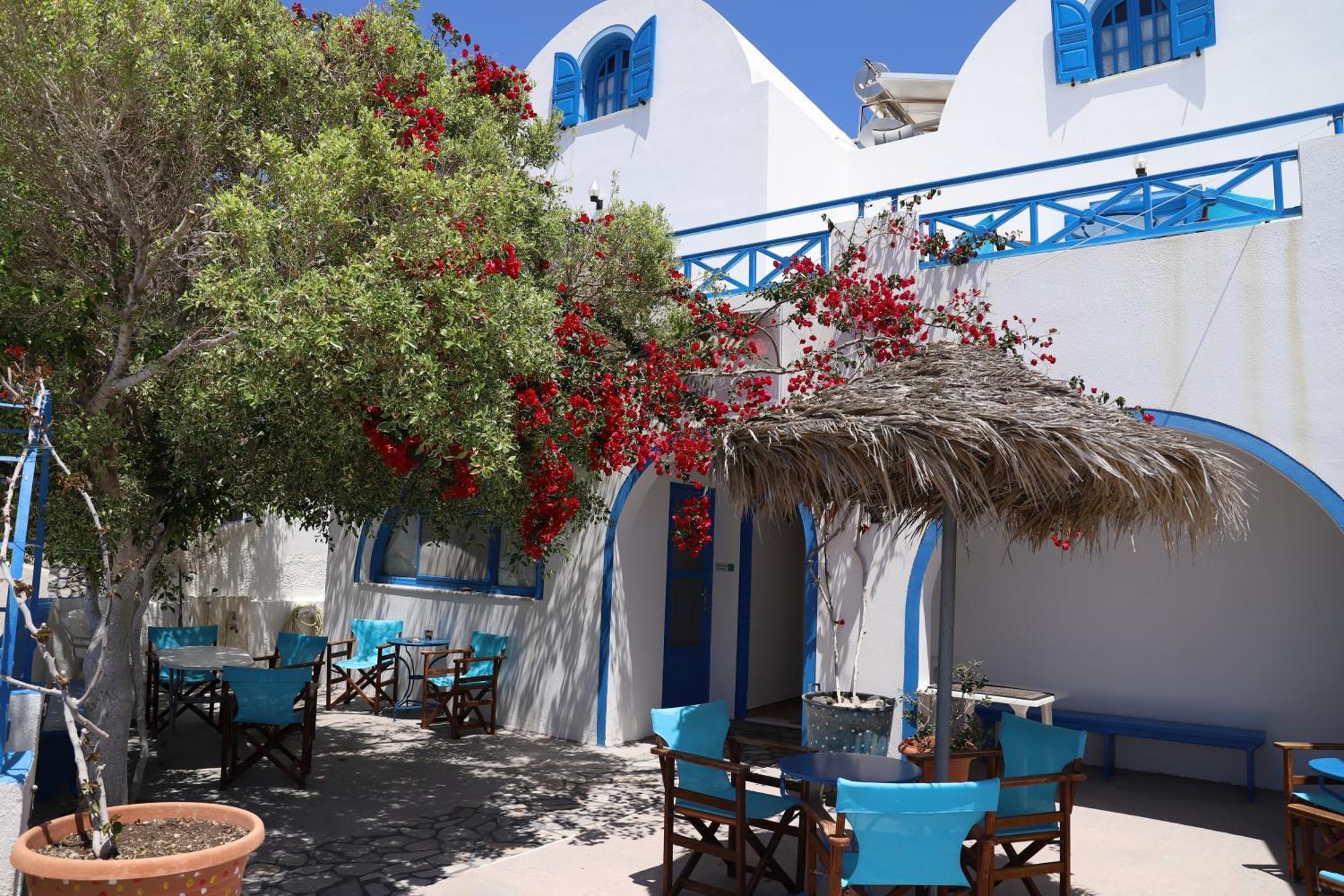 Santorini Seaside Retreat - Flora'S Summer Escape Perissa  Exterior photo