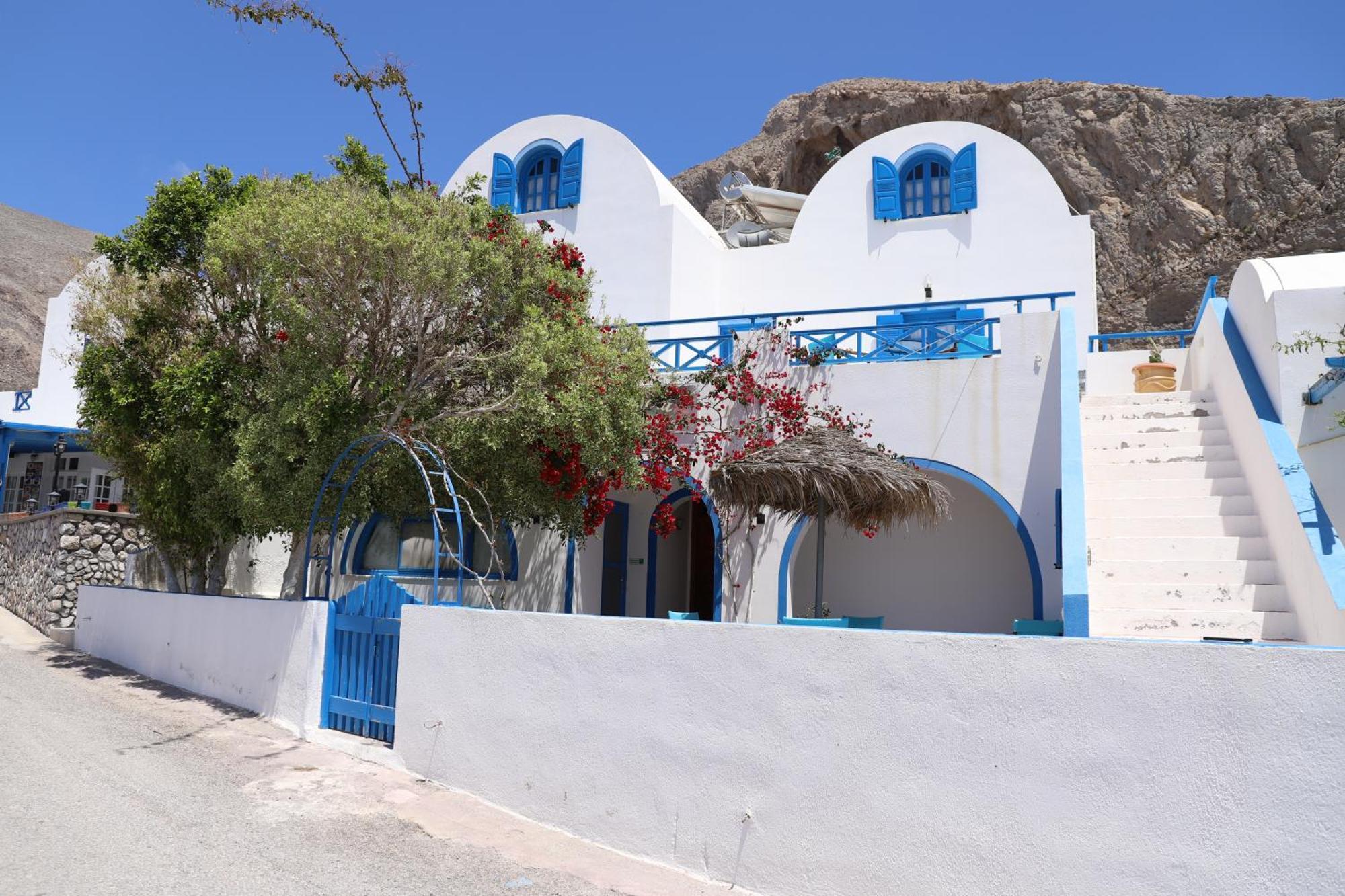 Santorini Seaside Retreat - Flora'S Summer Escape Perissa  Exterior photo