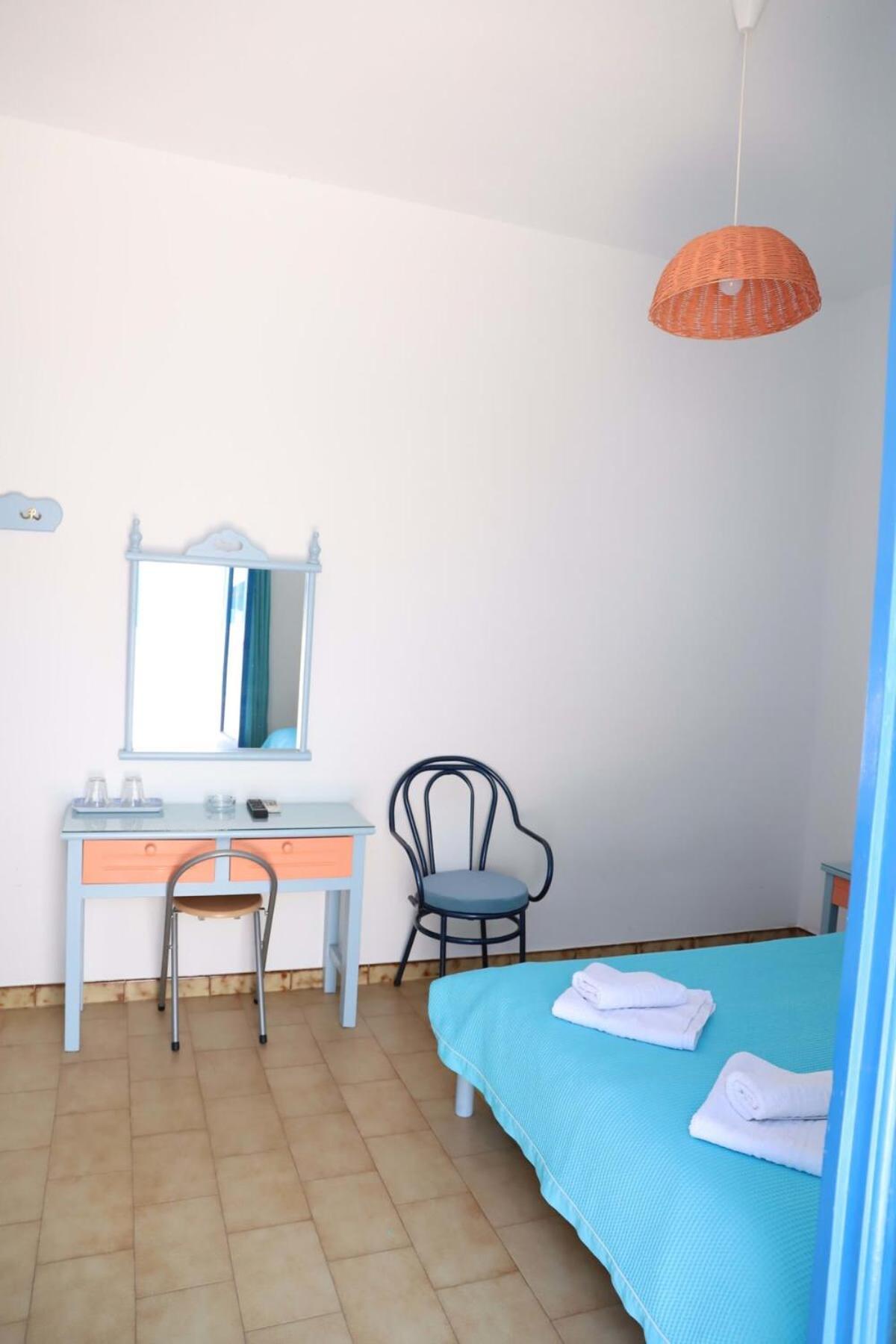 Santorini Seaside Retreat - Flora'S Summer Escape Perissa  Exterior photo