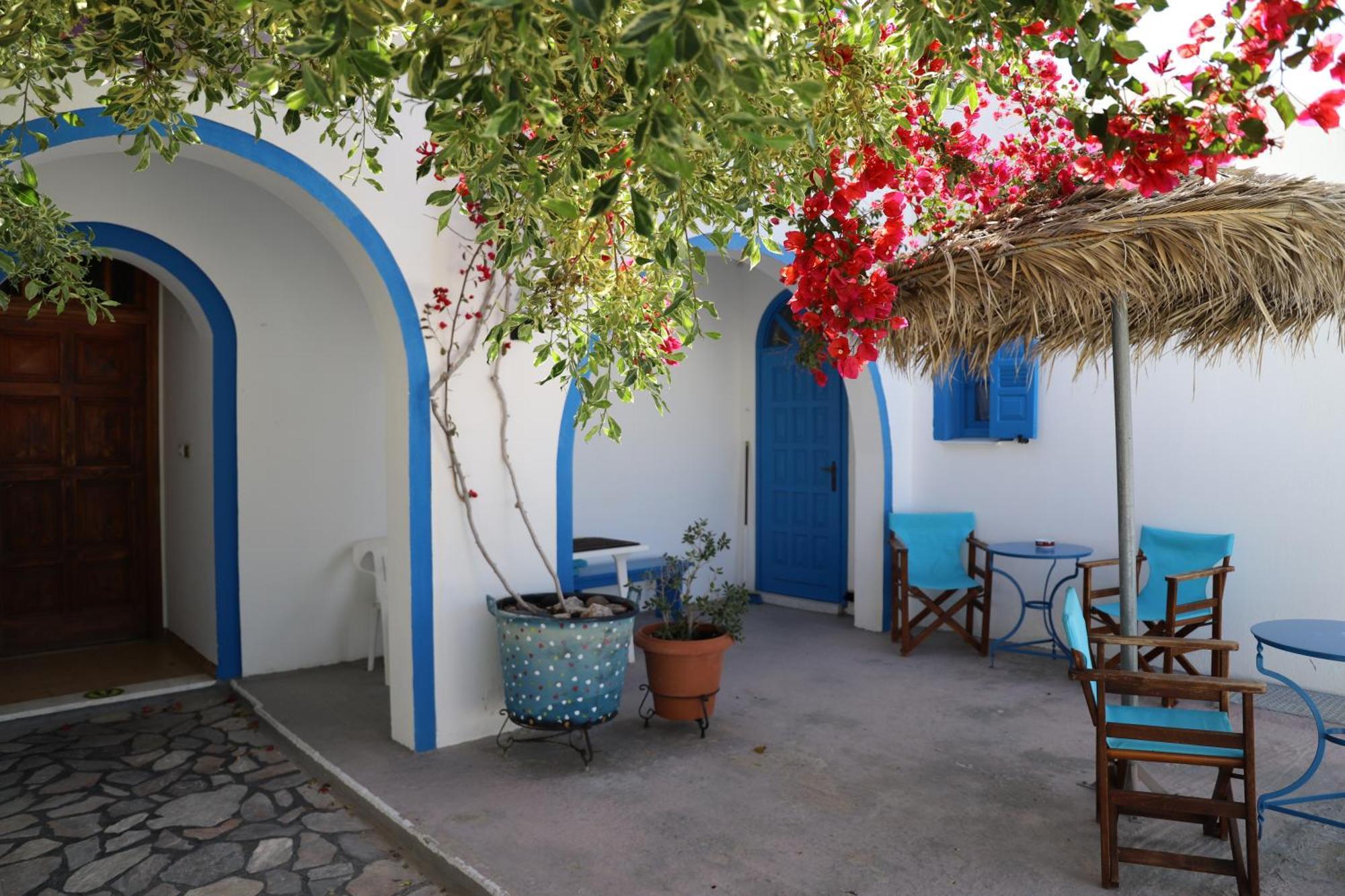 Santorini Seaside Retreat - Flora'S Summer Escape Perissa  Exterior photo